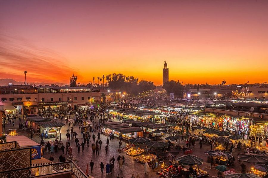 Jemaa el-Fna au coucher du soleil